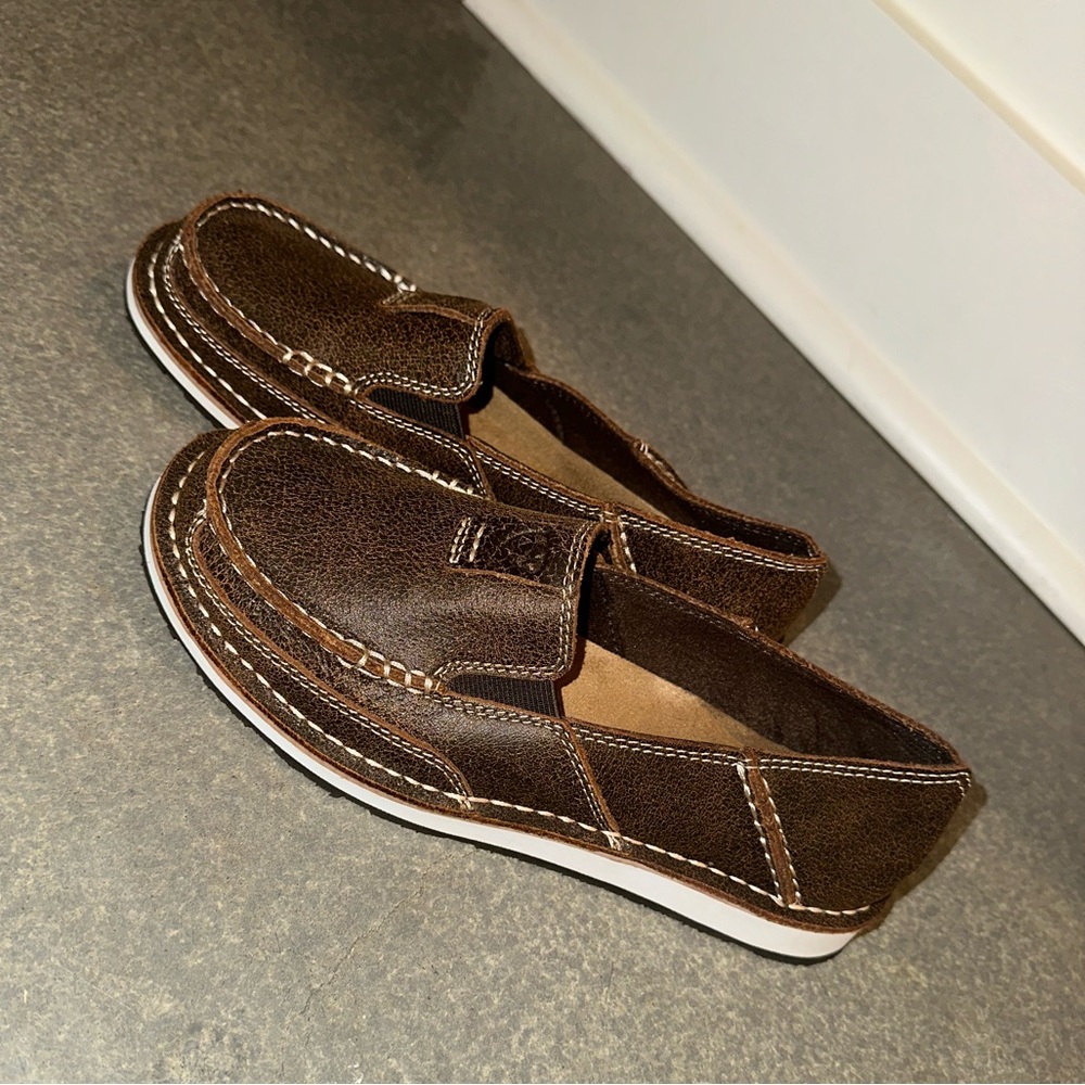 Size 7.5 Brown Leather Ariat Cruisers